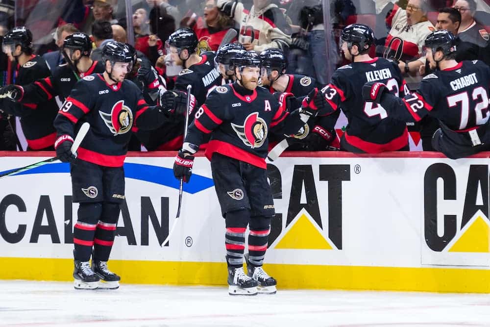 Apr 24, 2025; Ottawa, Ontario, CAN; Ottawa Senators right wing Claude Giroux (28) celebrates with team his goal scored against the Toronto Maple Leafs in game three of the first round of the 2025 Stanley Cup Playoffs at Canadian Tire Centre. 
